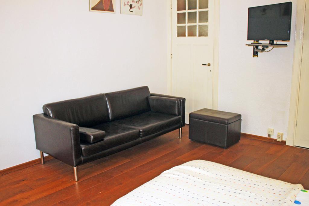 Bed & Breakfast Walenburg Ротердам Стая снимка