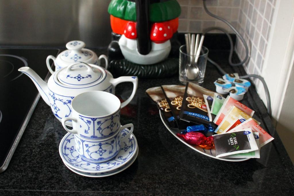 Bed & Breakfast Walenburg Ротердам Екстериор снимка