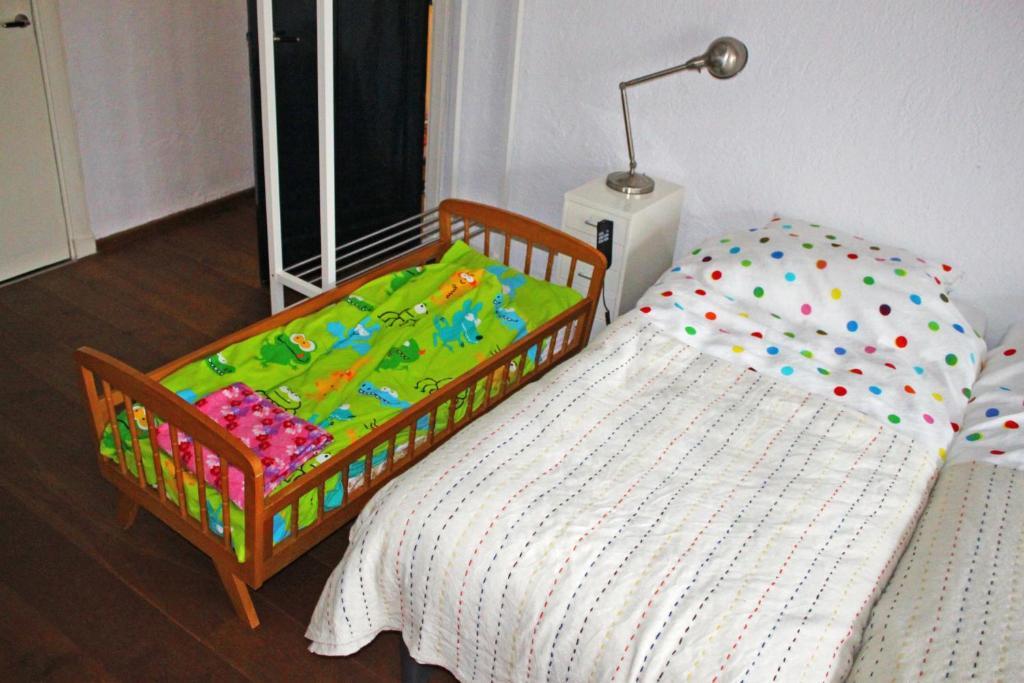 Bed & Breakfast Walenburg Ротердам Екстериор снимка